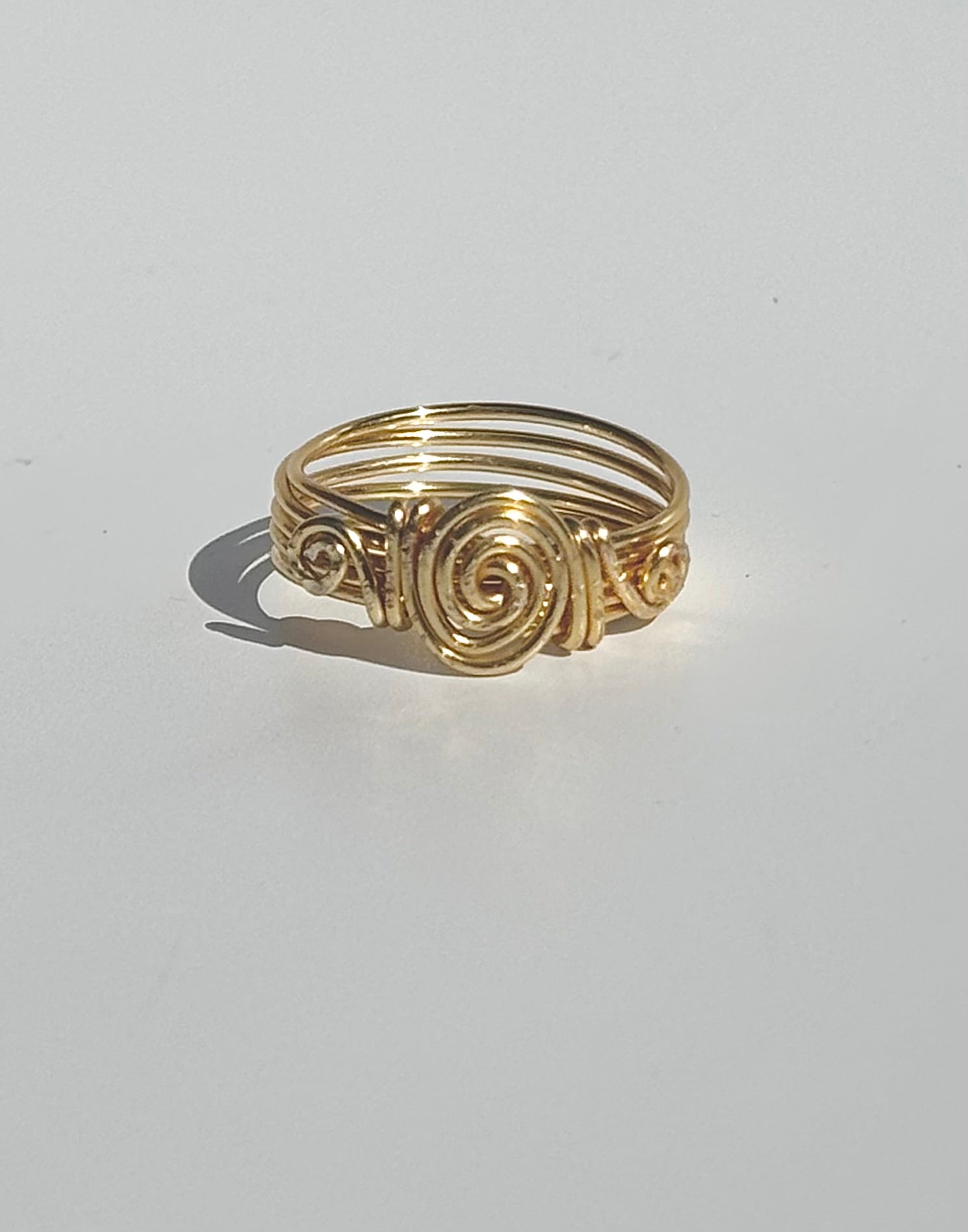 Tripple swirl ring
