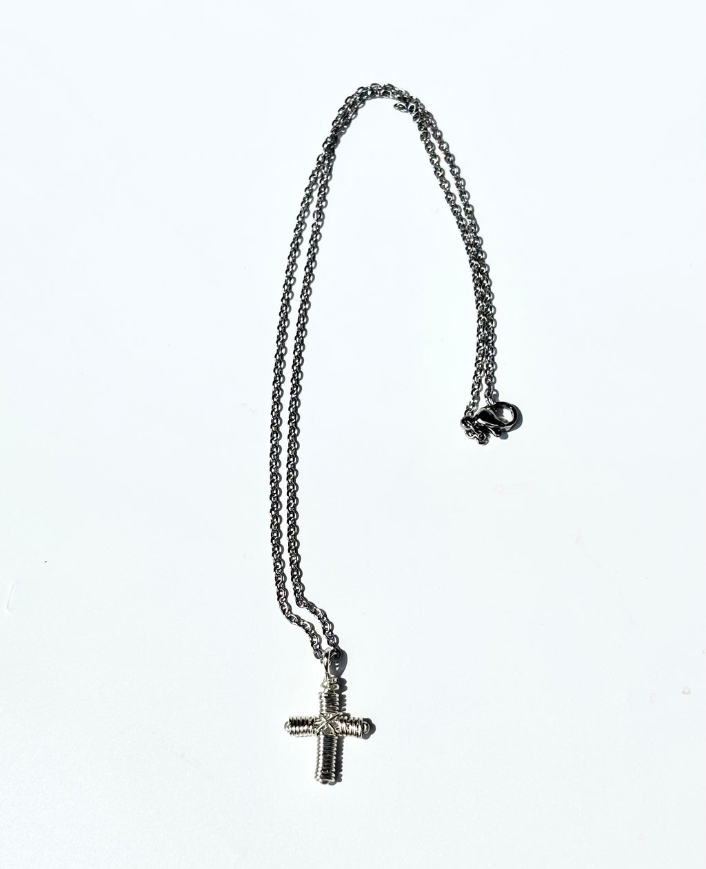 The textured cross necklace