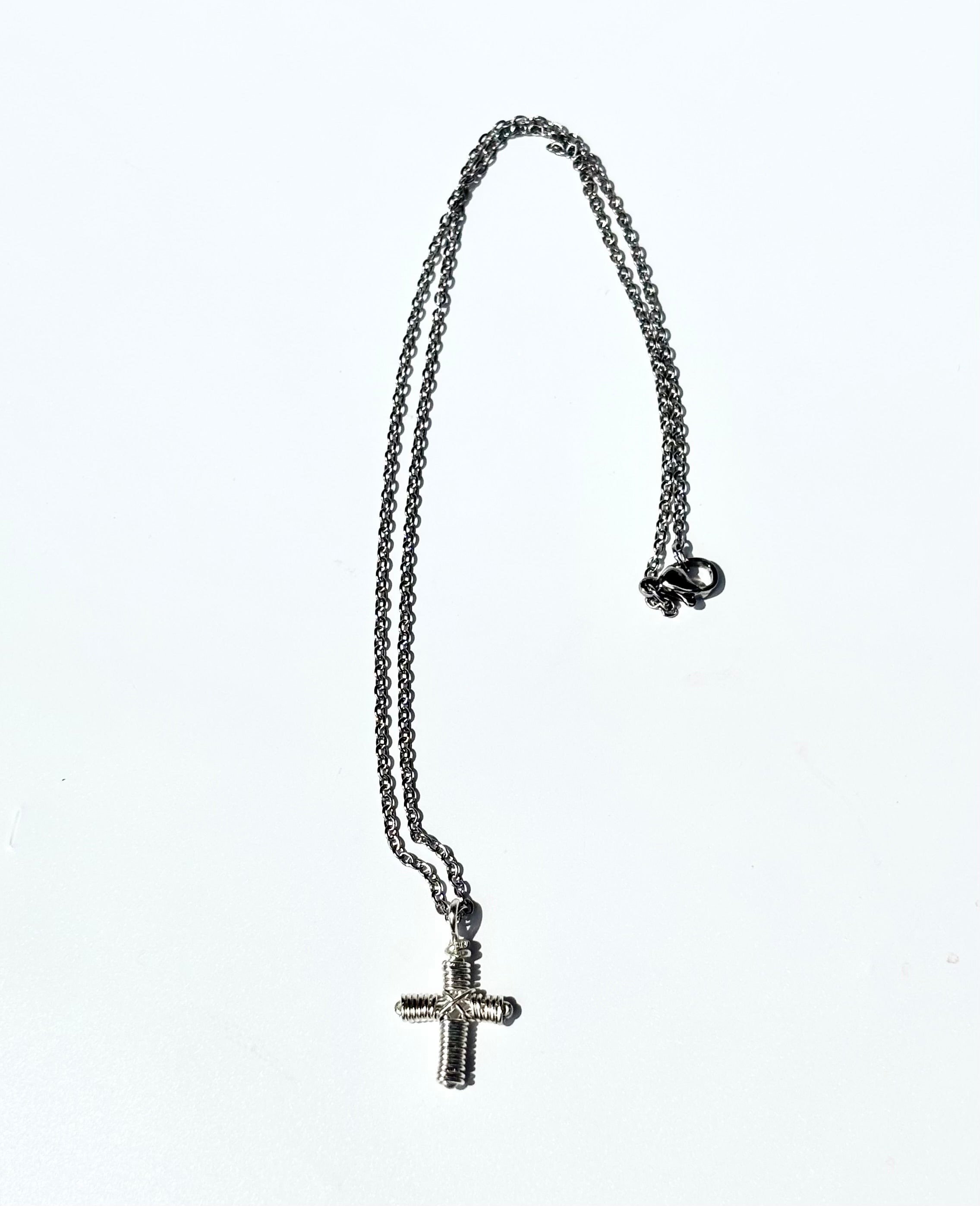 The textured cross necklace