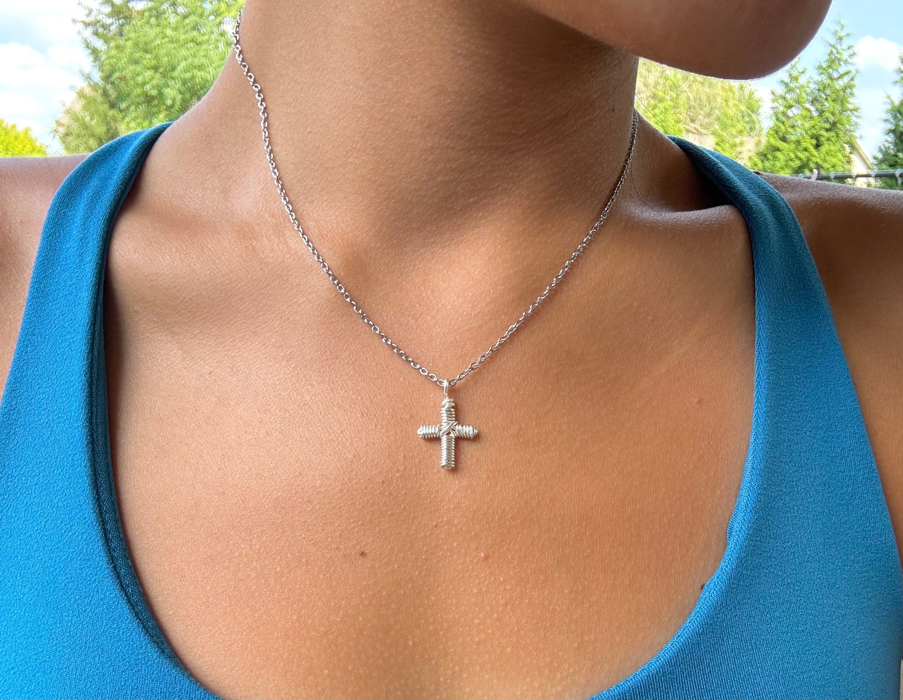 The textured cross necklace